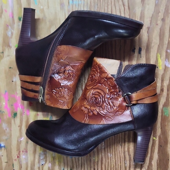 L'ARTISTE zip side bootie size 40 EUC - Picture 1 of 10
